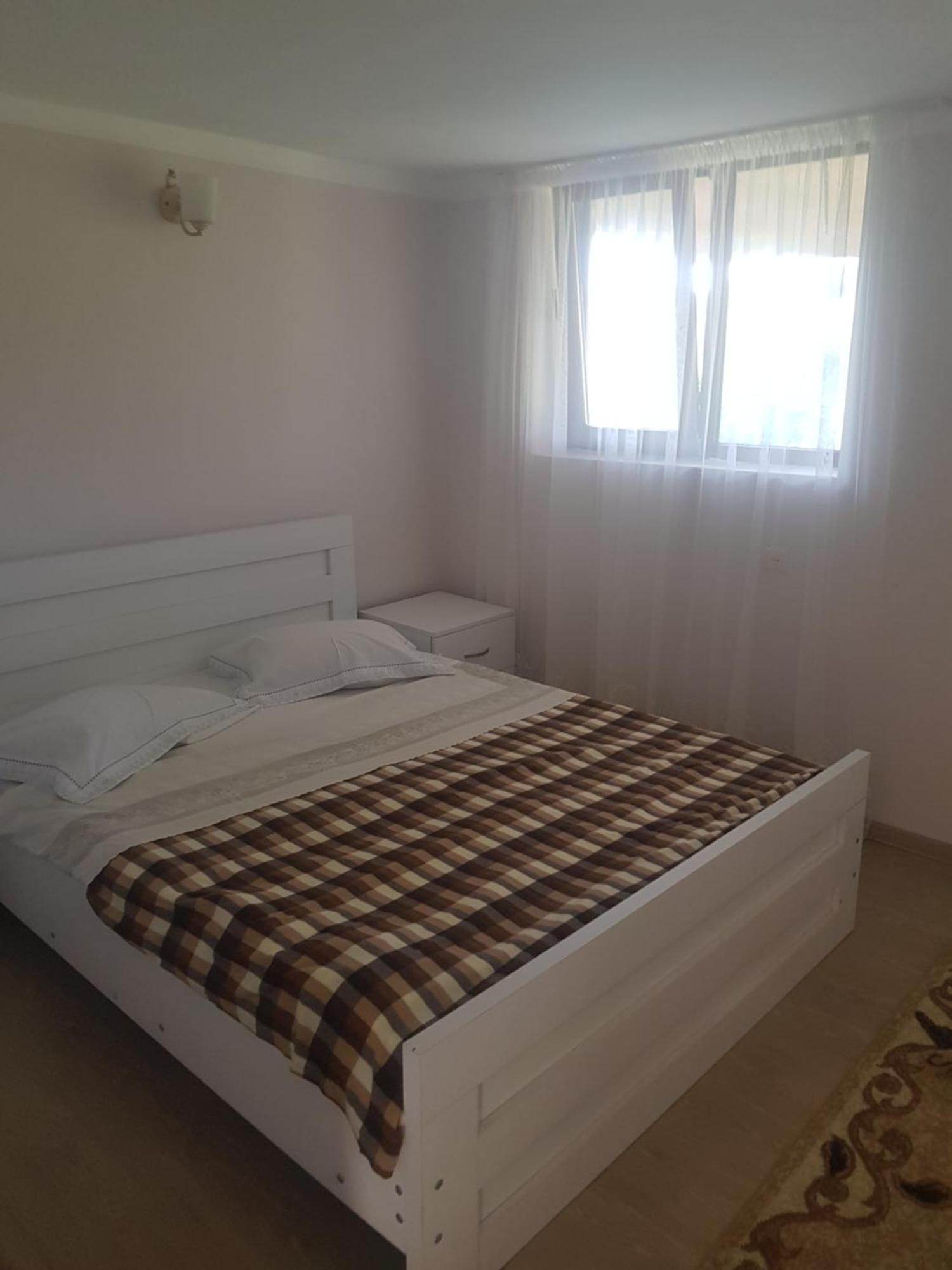 Hotel Shaumiani Kutaisi Exteriör bild
